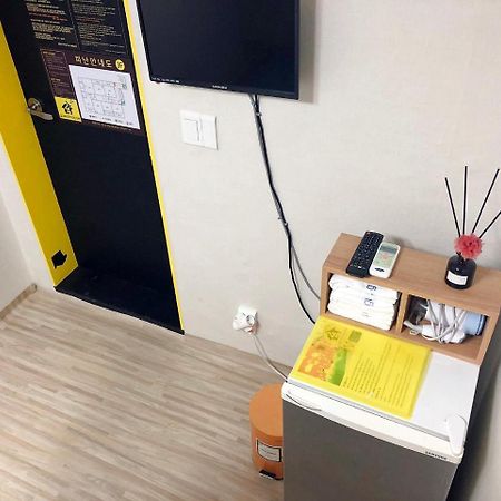 24 Guesthouse Jongno Tower Сеул Екстер'єр фото