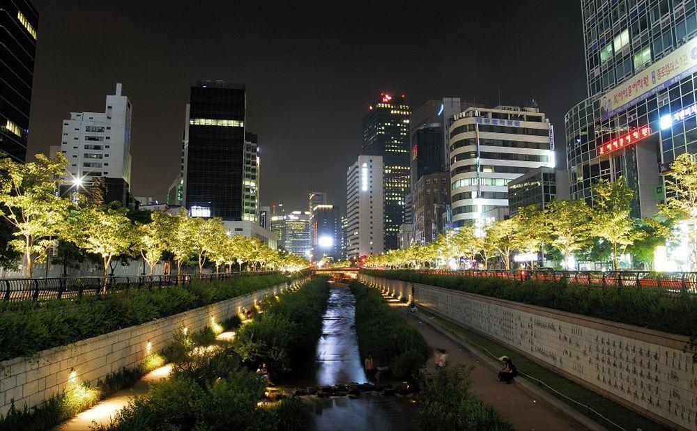 24 Guesthouse Jongno Tower Сеул Екстер'єр фото