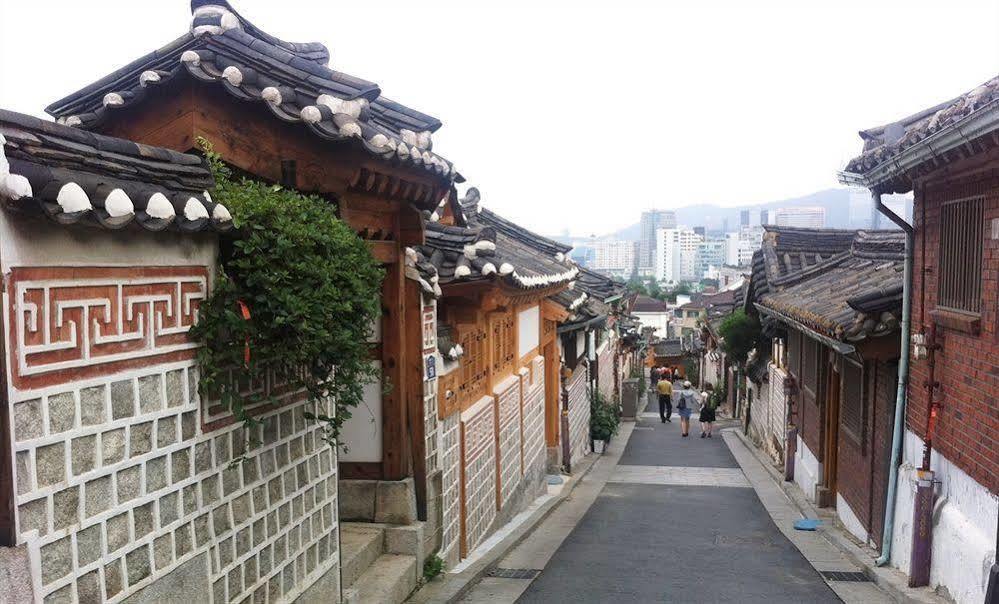 24 Guesthouse Jongno Tower Сеул Екстер'єр фото