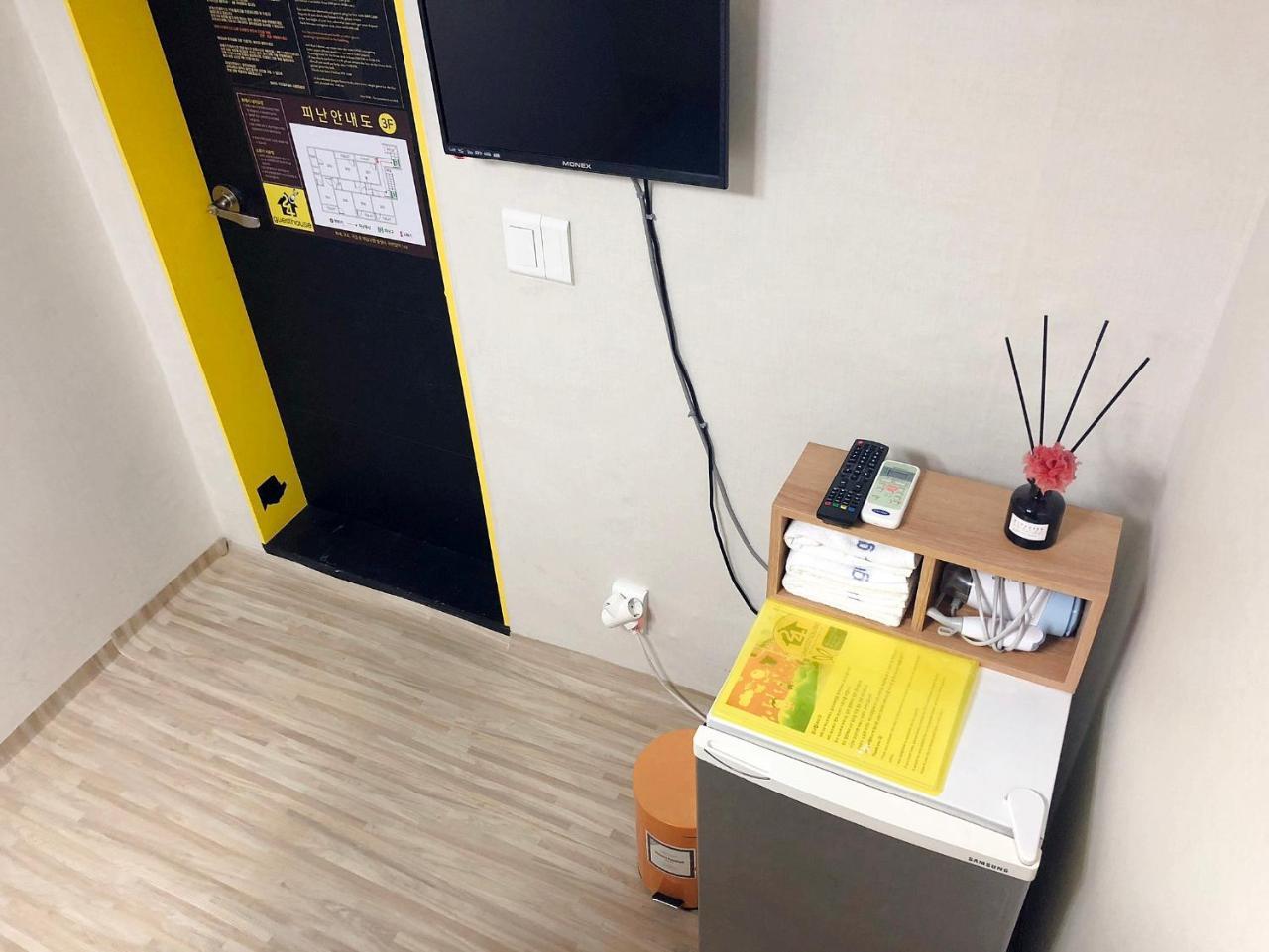 24 Guesthouse Jongno Tower Сеул Екстер'єр фото