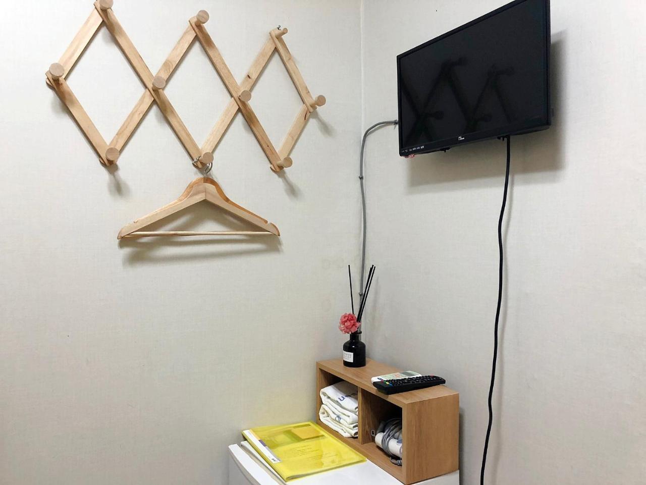 24 Guesthouse Jongno Tower Сеул Екстер'єр фото