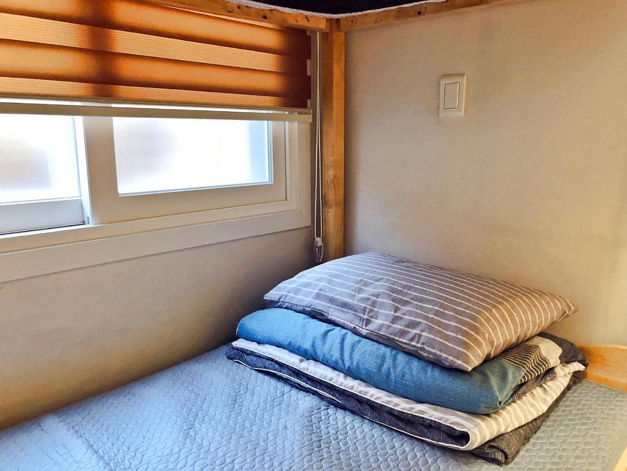 24 Guesthouse Jongno Tower Сеул Екстер'єр фото