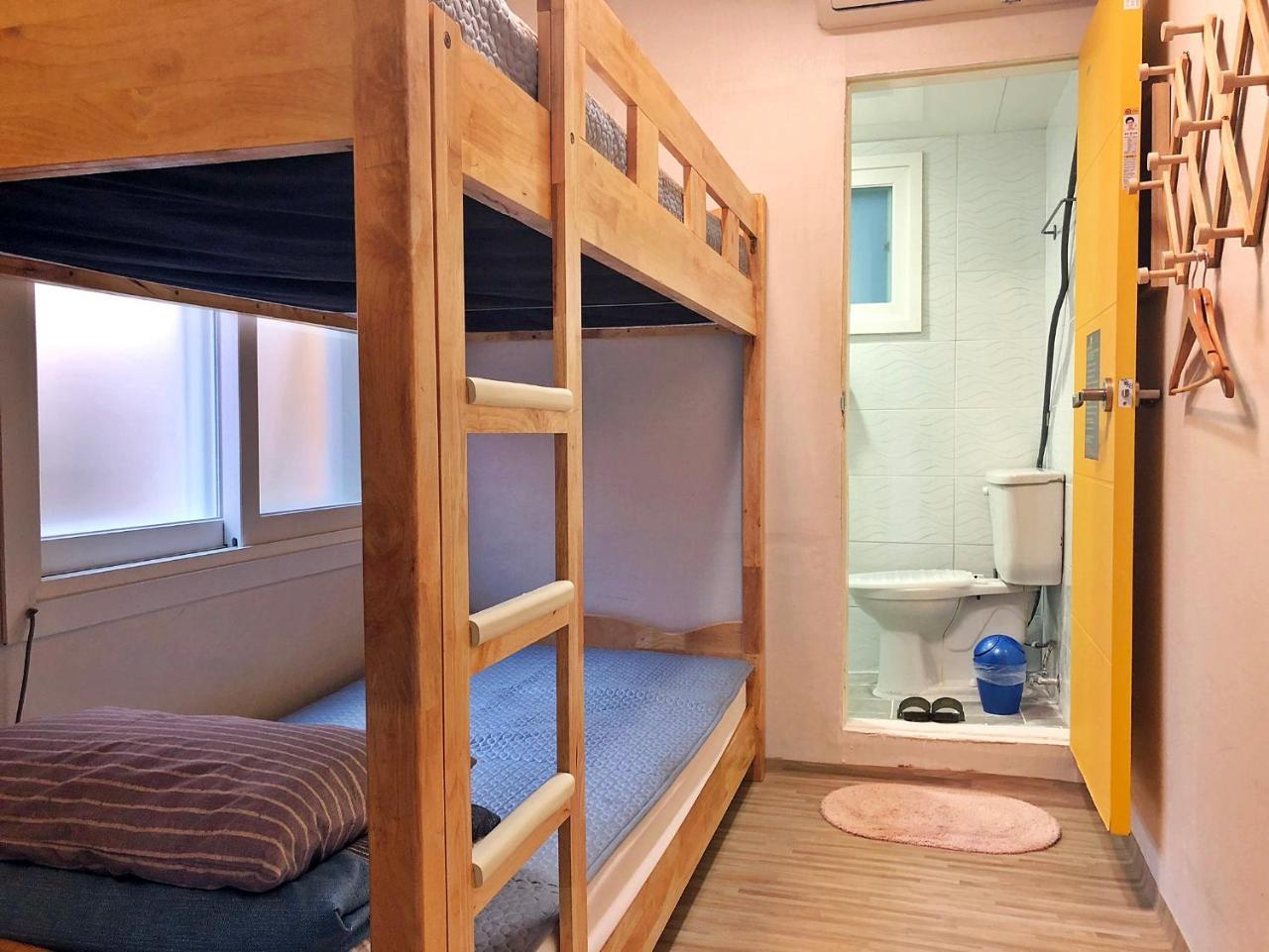 24 Guesthouse Jongno Tower Сеул Екстер'єр фото