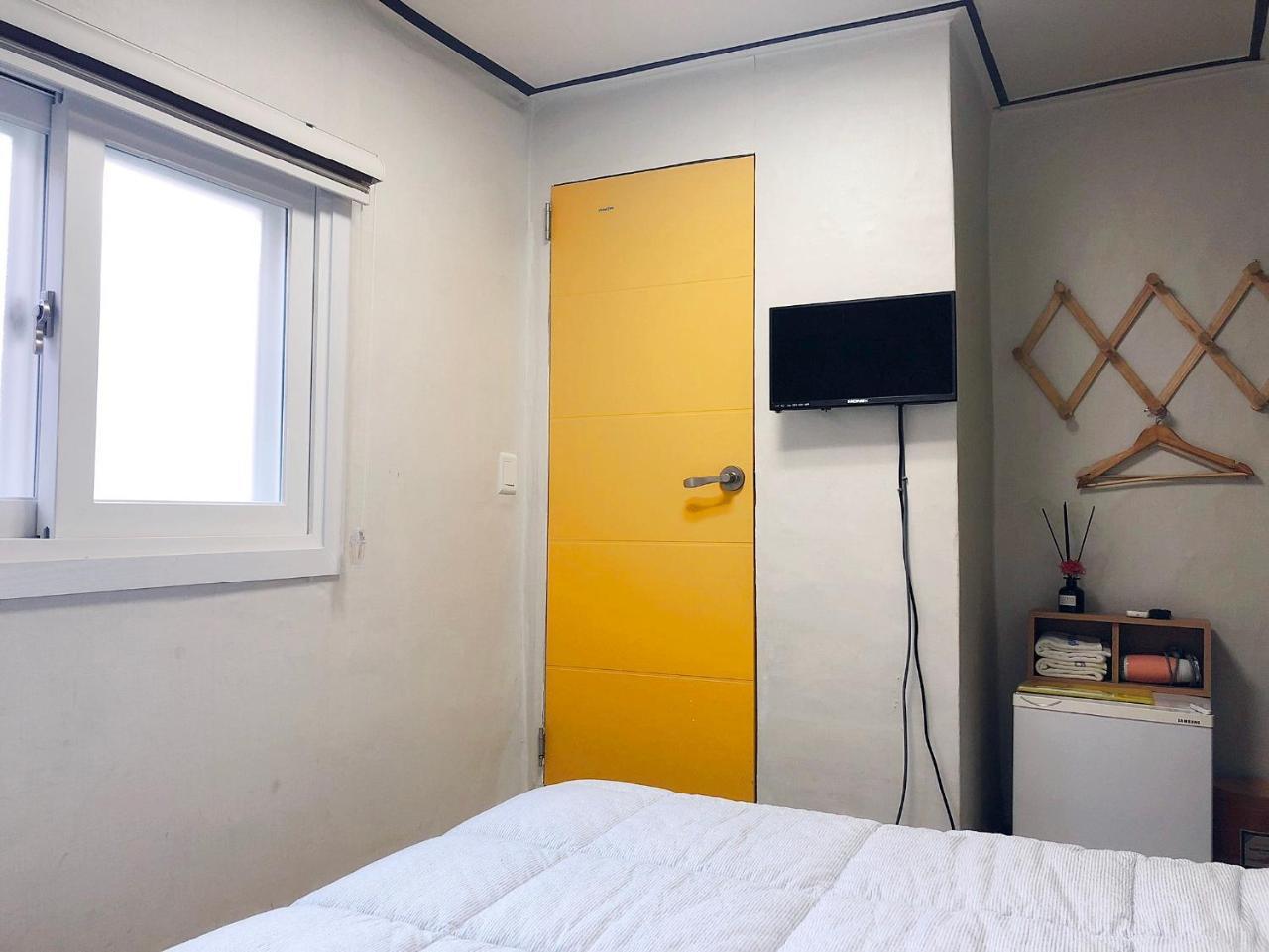 24 Guesthouse Jongno Tower Сеул Екстер'єр фото