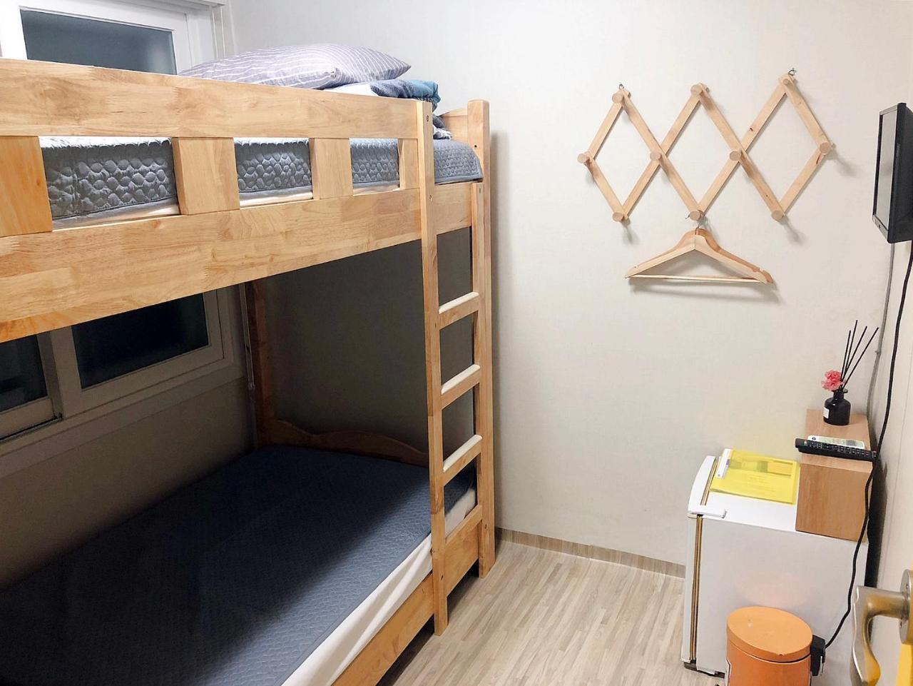24 Guesthouse Jongno Tower Сеул Екстер'єр фото