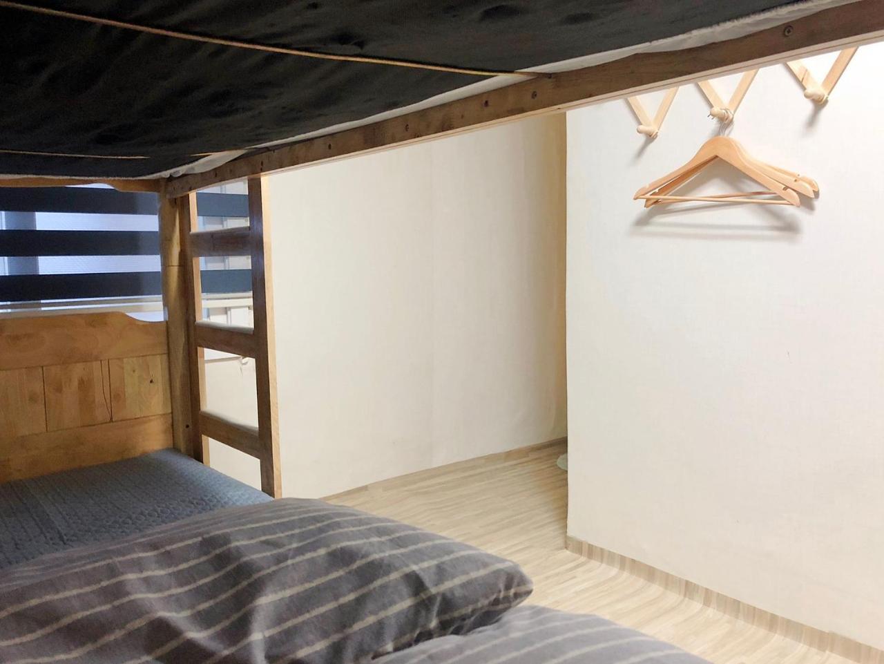 24 Guesthouse Jongno Tower Сеул Екстер'єр фото