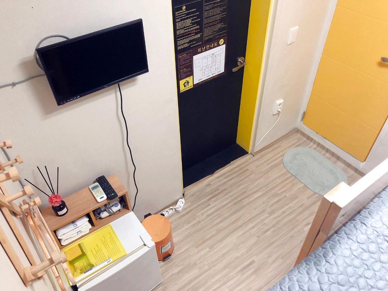 24 Guesthouse Jongno Tower Сеул Екстер'єр фото