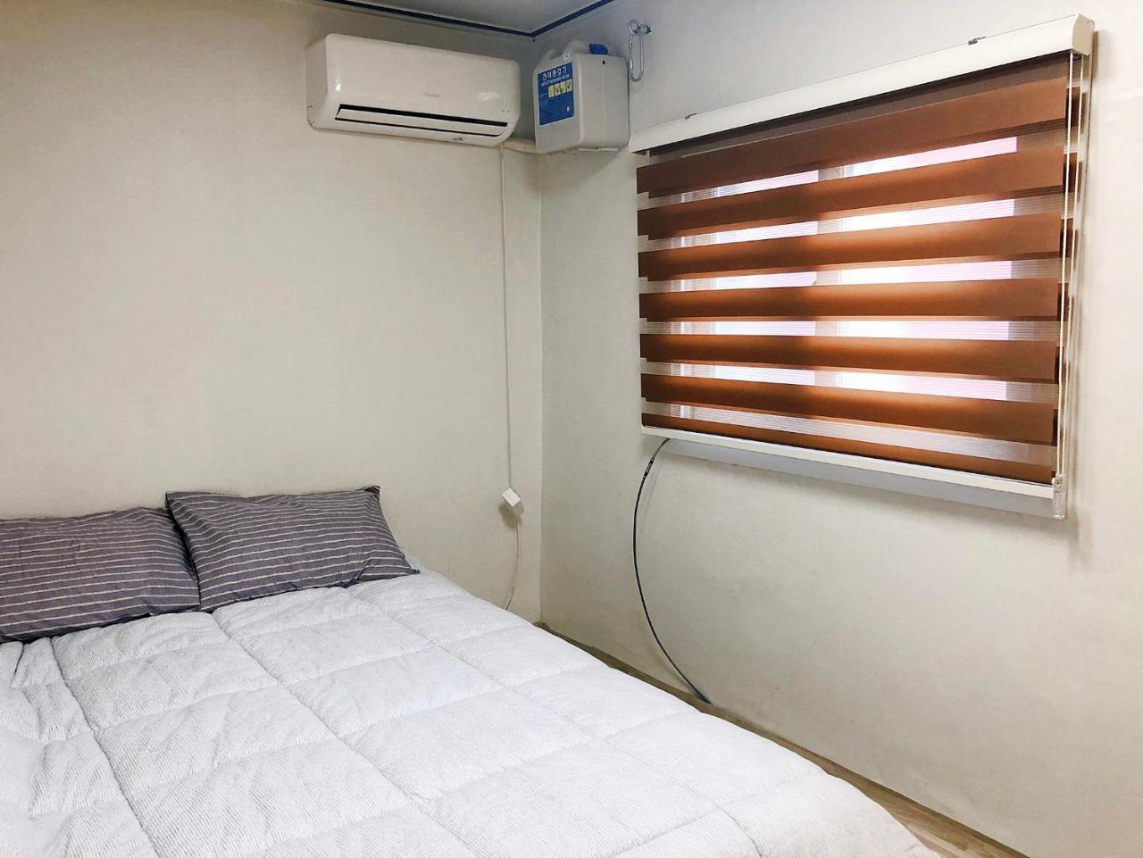 24 Guesthouse Jongno Tower Сеул Екстер'єр фото