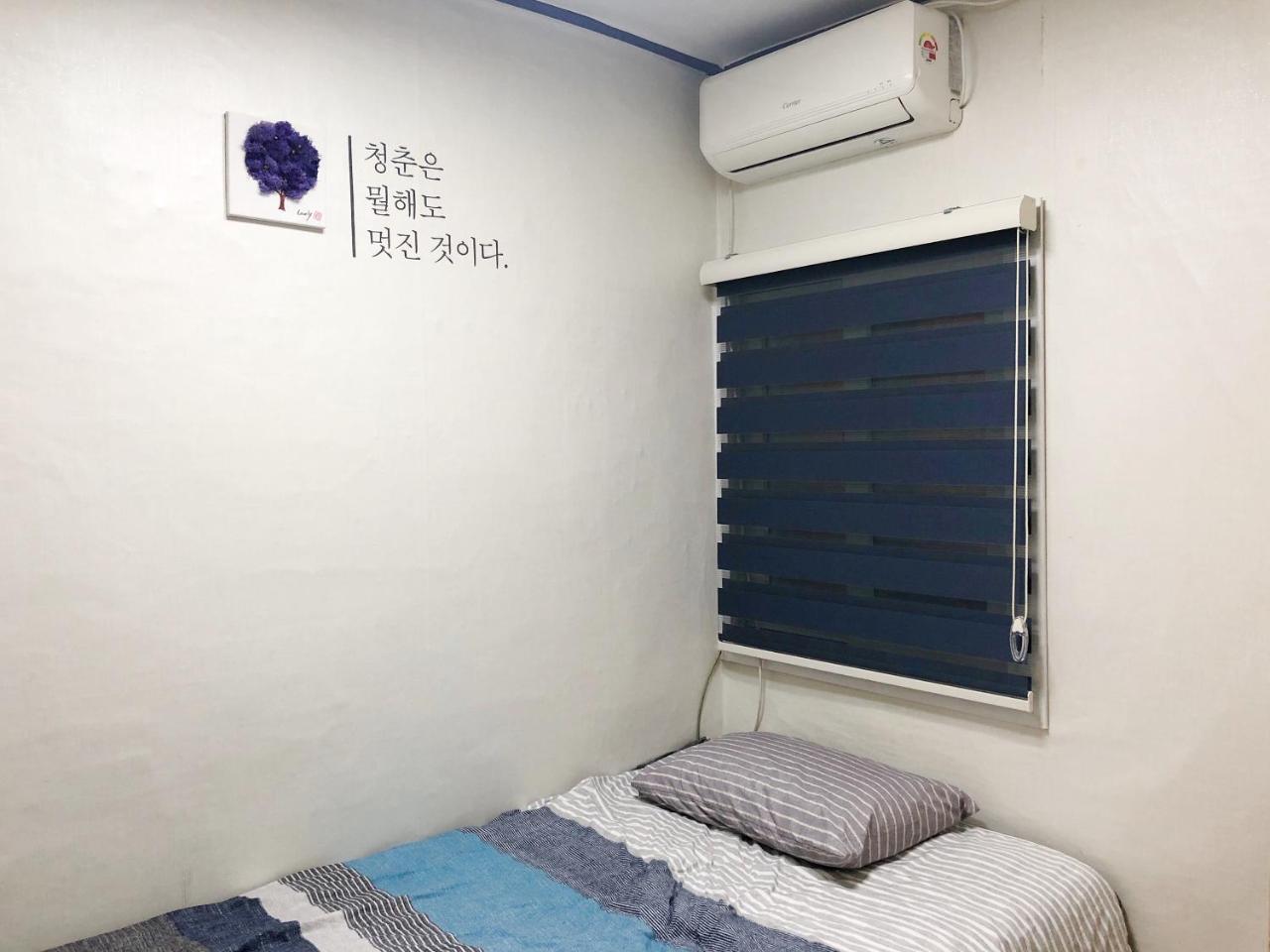 24 Guesthouse Jongno Tower Сеул Екстер'єр фото